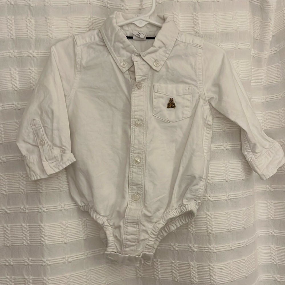 Baby Gap long sleeve white button up with bear on front pocket, snap close.